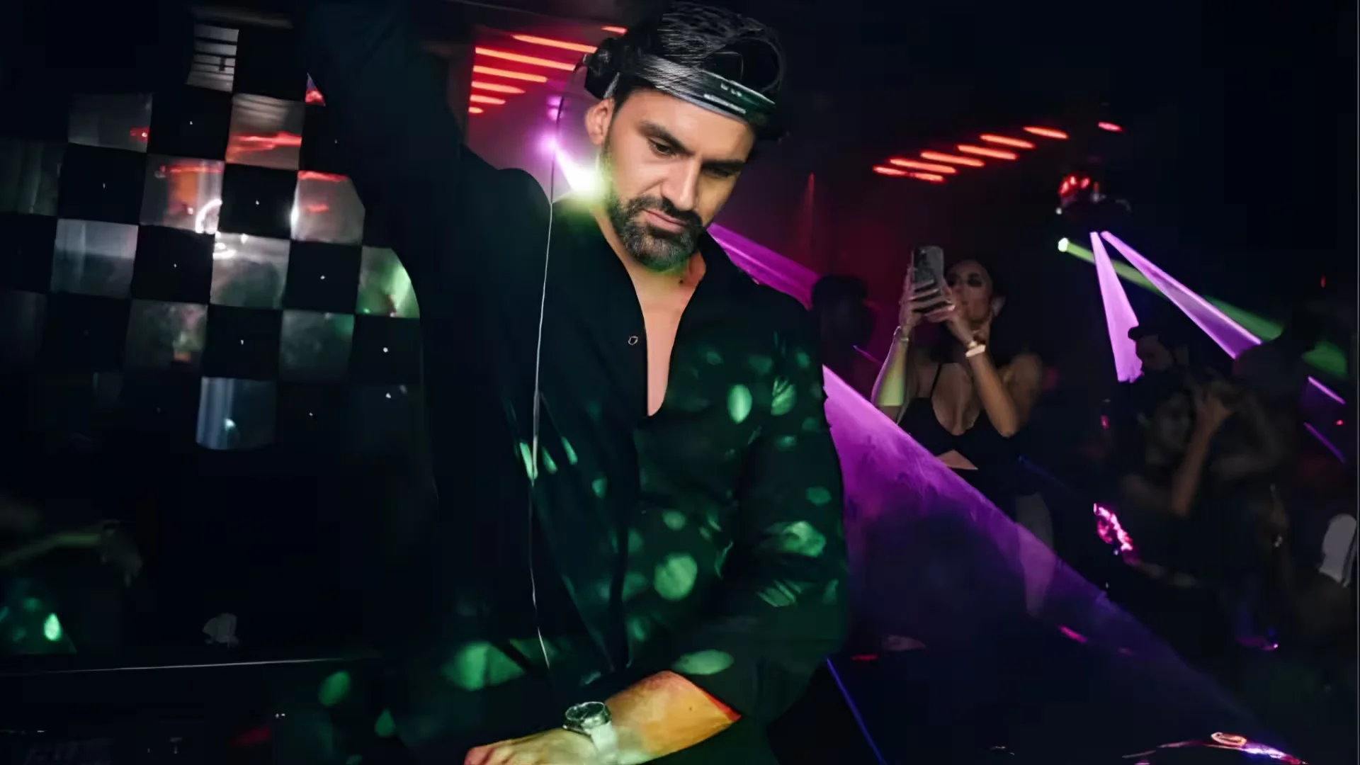 Darryl Rees professional DJ performing at a Dubai nightclub event with DJ equipment and lighting